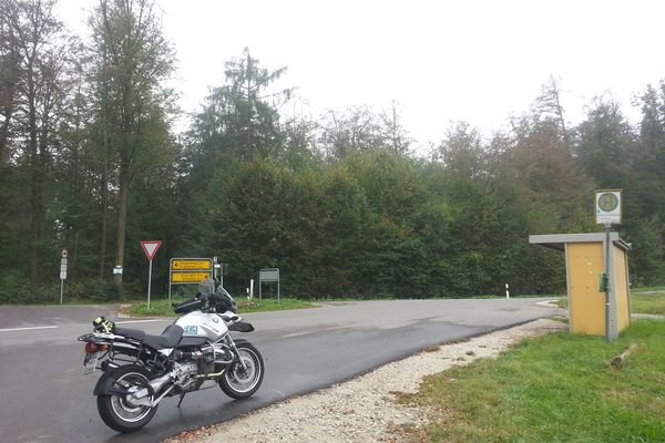 Hochnebel überall... Und teilweise nasse Straßen