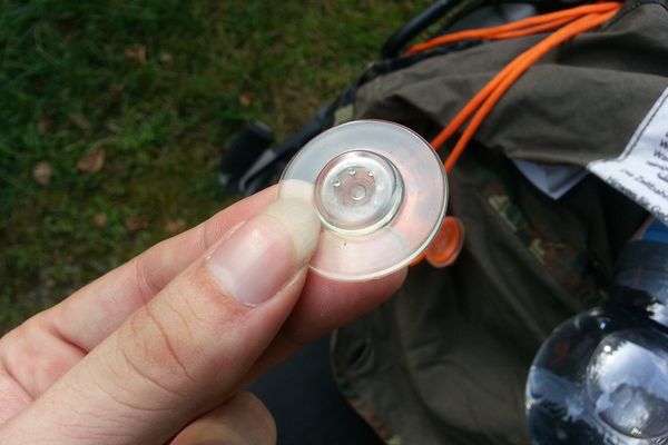 Das Gummiding gehört zu einer der beiden Klammern