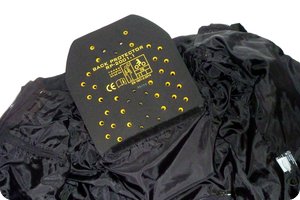 Beim Einschieben des Protektors in die Tasche