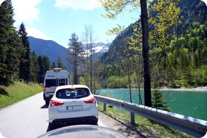 Stau am Plansee (Fahrbahnerneuerung)