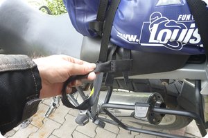 Das Gurtende (ebenfalls eine Schlaufe)