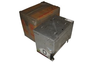 Mit Gebrauchsspuren und Aufklebern