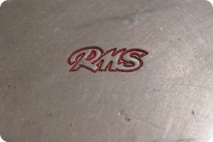 Detailaufnahme: Das Logo von RMS