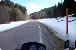 Schnee links und rechts der ST2376