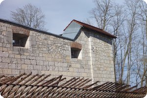 Die Mauer wurde vor weiterem Verfall geschützt