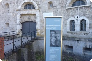 Stele mit Informationen