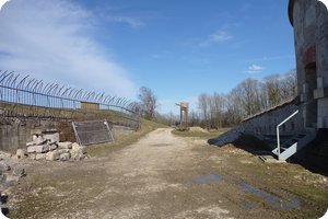 Contrescarpe links, Nordturm rechts im Bild