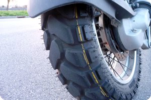 Blick auf's Hinterrad (Mitas E-07 Dakar)