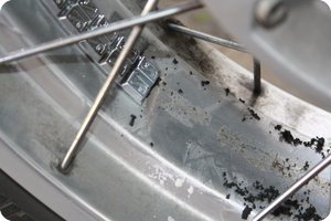 Behandlung wiederholen (einsprühen, einwirken lassen)