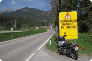 Hinweisschild an der L255 (noch vor dem Plansee)