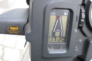 Blick auf die Uhr im Cockpit meiner R 1150 GS