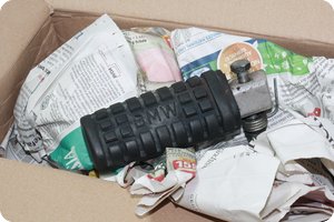 Linke, vordere Fußraste einer R100R