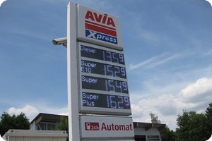 Avia mit Tankautomat