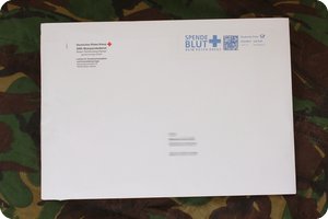 Ein großer Umschlag vom DRK