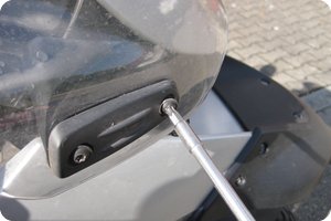 Windschild demontieren (T30 Torx)