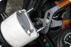 Jetzt die Welle lösen (zur Not mit Zange)