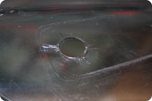Risse im Polycarbonat eines Windschilds