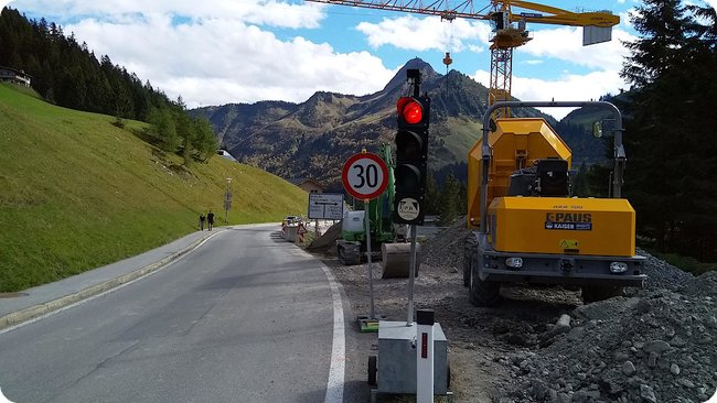 Baustelle auf dem Weg zum Faschinajoch