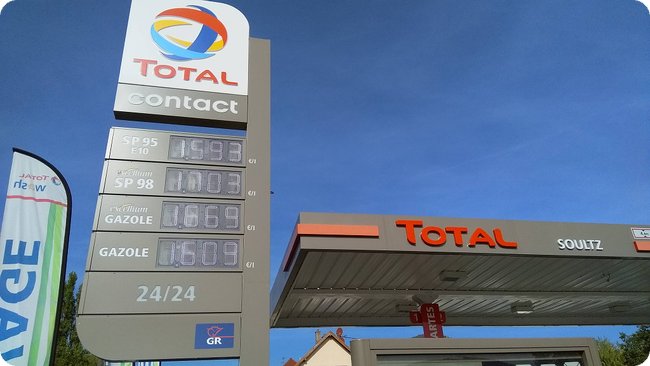 Es will getankt werden, der Liter E10 für 1,593 Euro