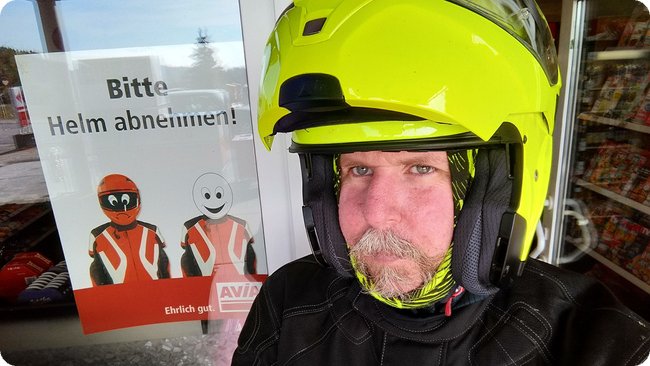Instructions unclear, Klapphelm bleibt auf und ich lache nicht?