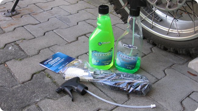 BikeCare Motorrad Gelreiniger und »dünflüssiger« Reiniger, Büsten