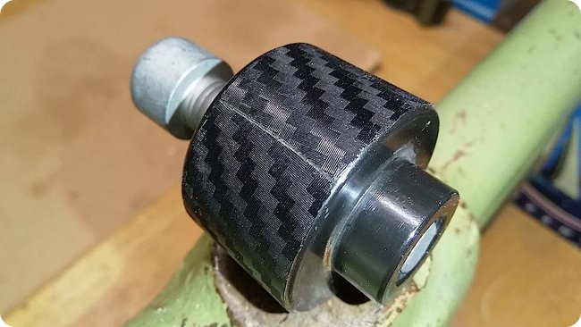 Die Carbon-Optik ist nur aufgeklebt