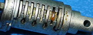 F 800 R: Schließzylinder am Heck (Sitzbankschloss) tauschen