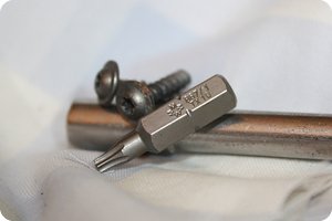 T10 für die Schrauben der Kraftstoffleitung