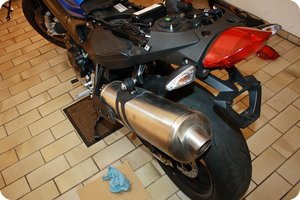 Der Endschalldämpfer an seinem Platz
