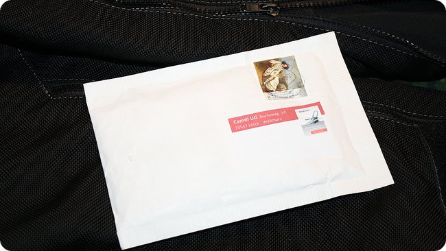 Post mit »ZlideOn«-Hinweis auf dem Umschlag
