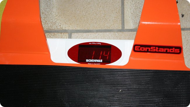 11,4 kg bringt das bunte Stück Stahl mit Rollen auf die Waage
