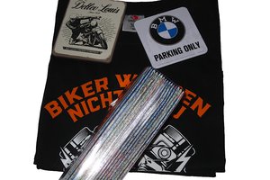 Ein dickes Bündel an Kartenmaterial