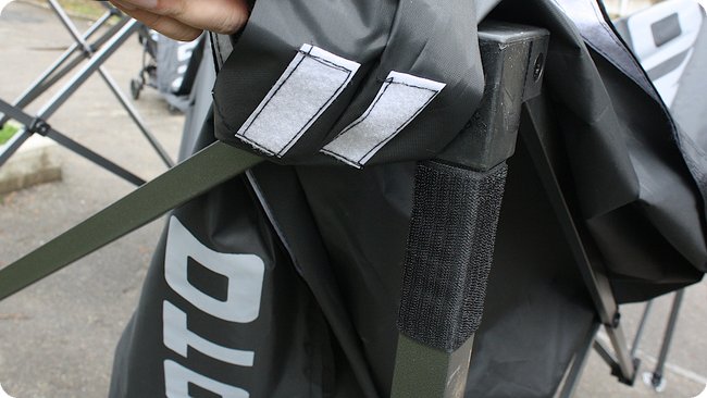 Klettverschlussgegenstücke am Dach