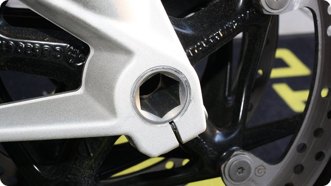 Detail der USD-Gabel an BMW F 800 R