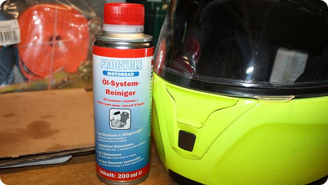 Mitgenommen für »nach der Tour«: Öl-System-Reiniger (Procycle)