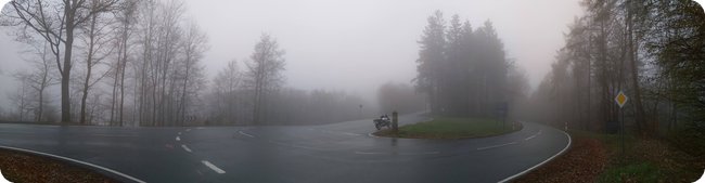 Mitte April: Start in Regen und Nebel bei unter 10°C
