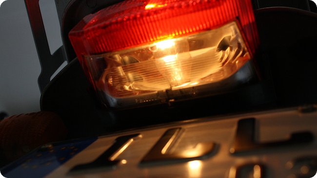 Es leuchtet nun wieder das ganze Kennzeichen aus