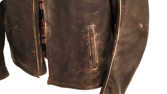 Die Jacke ist braun...