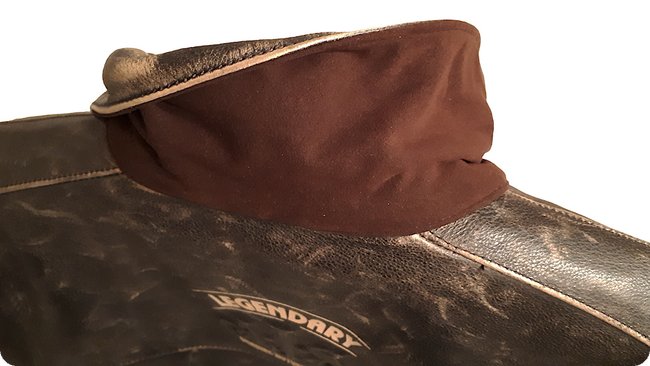 Unterseite des Kragens: Velour(?)