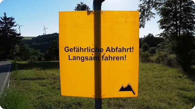 Hinweisschild vom Radmarathon »Alb-Extrem 2019«
