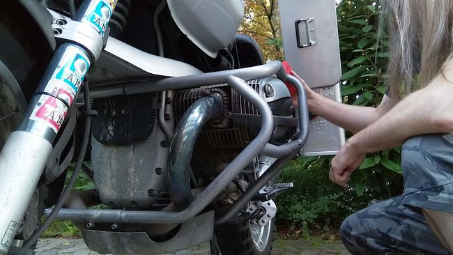 Deckel von der Alubox auf...