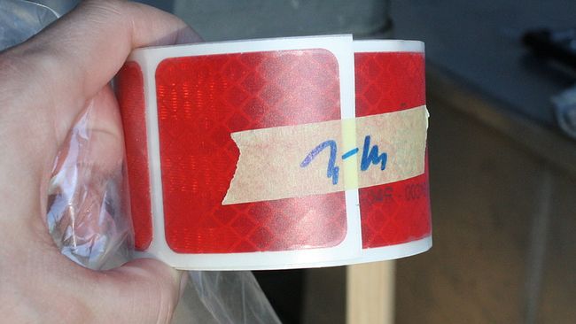 Ein Meter der Rolle mit den Aufklebern