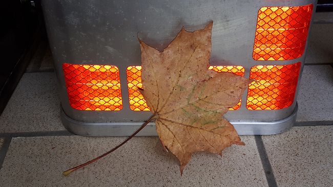 Der Herbst ist da, Blätter und Alukisten werden bunt