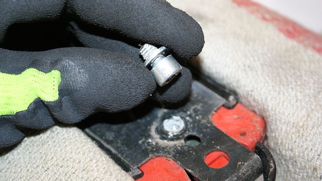 Die kleine Schraube saß sehr, sehr fest