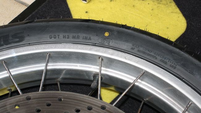 Der gelbe Punkt ist genau am Ventil?