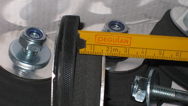 Mit Distanzstück für 18 mm Kofferträger