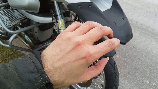 Auch die Hände finden die Kälte »prickelnd«