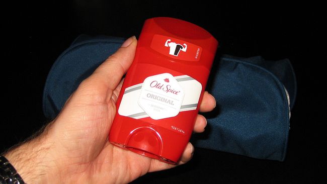 Das »Stück Deodorant« (in rotem Plastik versteckt)