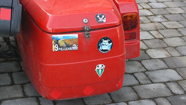Passend zur Saison 2019 beklebt: Das Boot vom Gespann