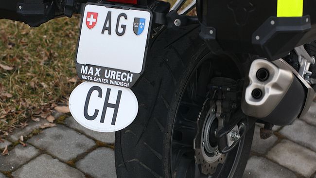 Detailaufnahme mit großem »CH-Schild«